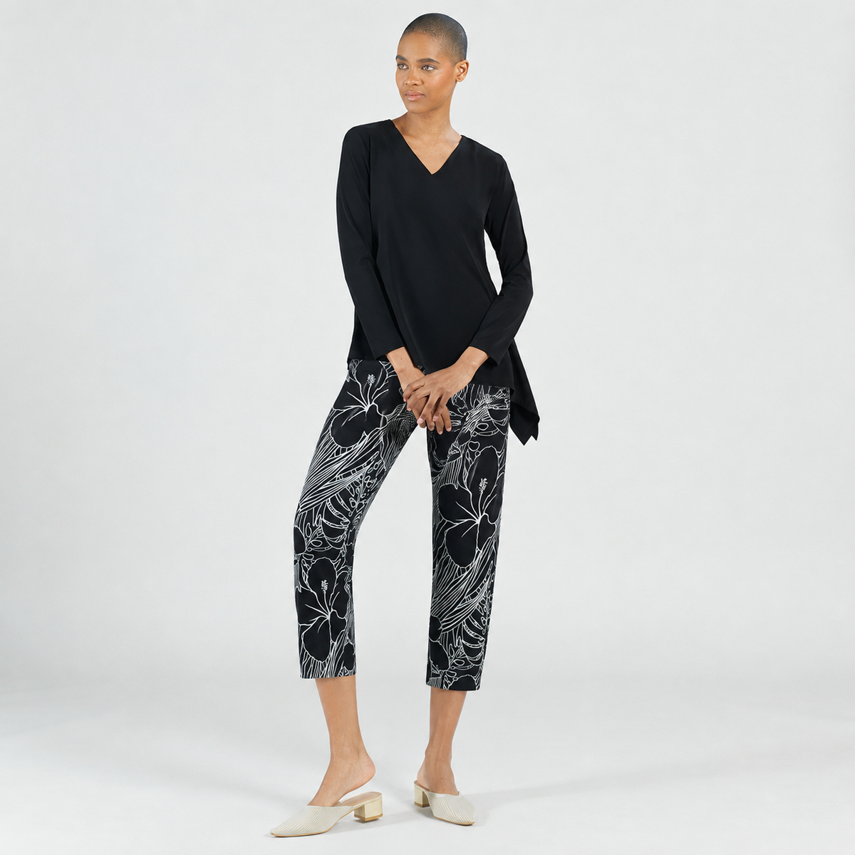 V-Neck Side Flow Top - Black - Final Sale | Clara Sunwoo Trusted